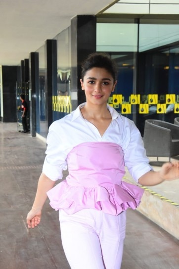 Alia Bhatt pairs white shirt and pink 