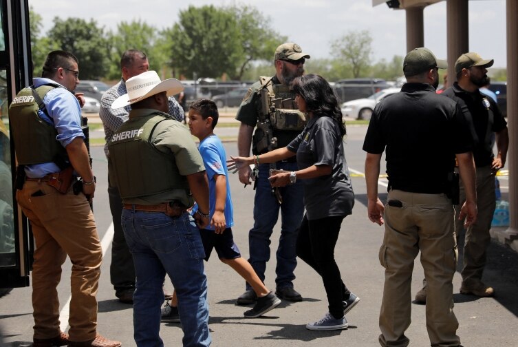19 students killed in deadly shooting at Texas elementary school Pics