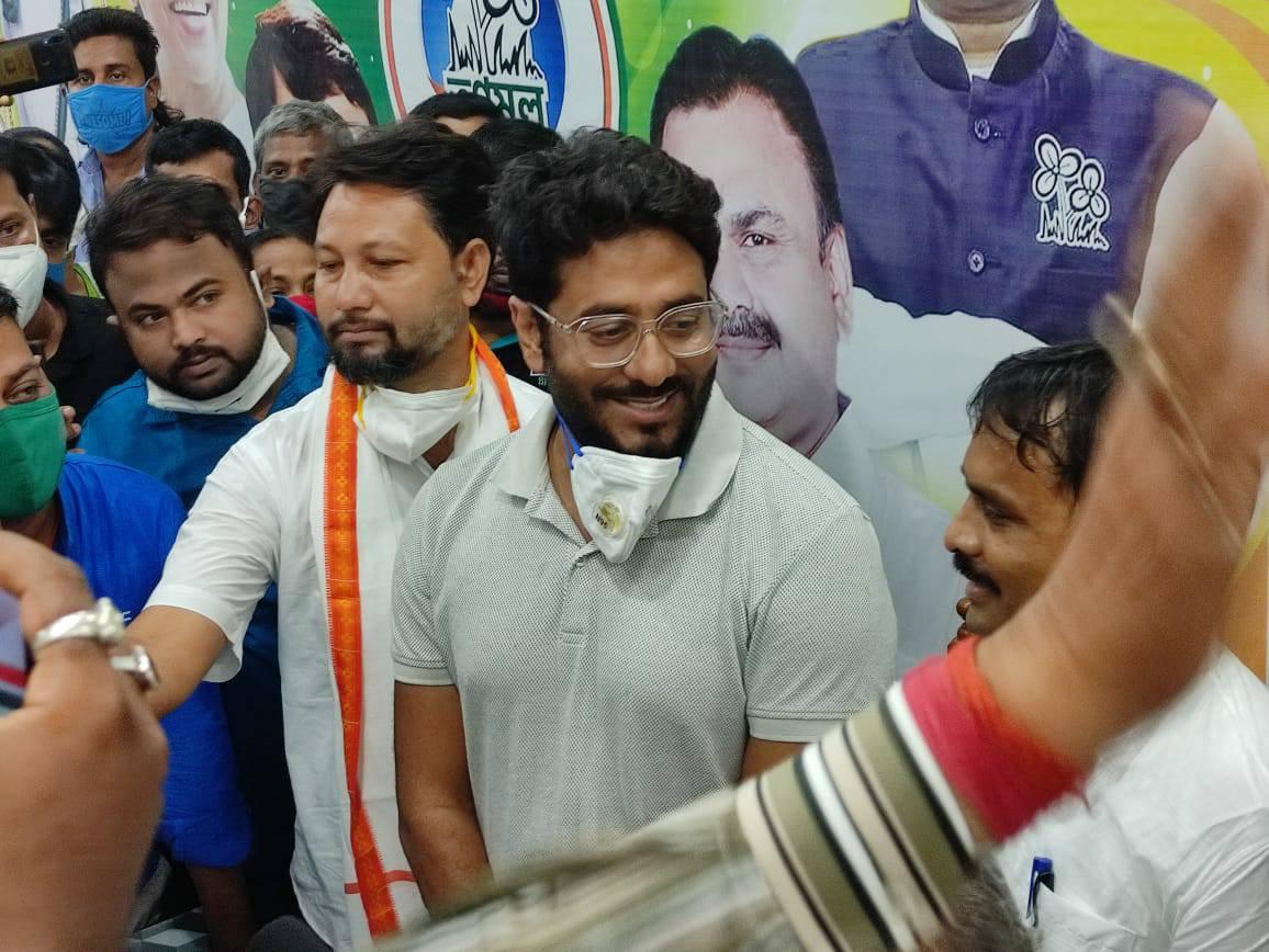 ব্যারাকপুরে রাজ চক্রবর্তীর উপর হামলার অভিযোগ 