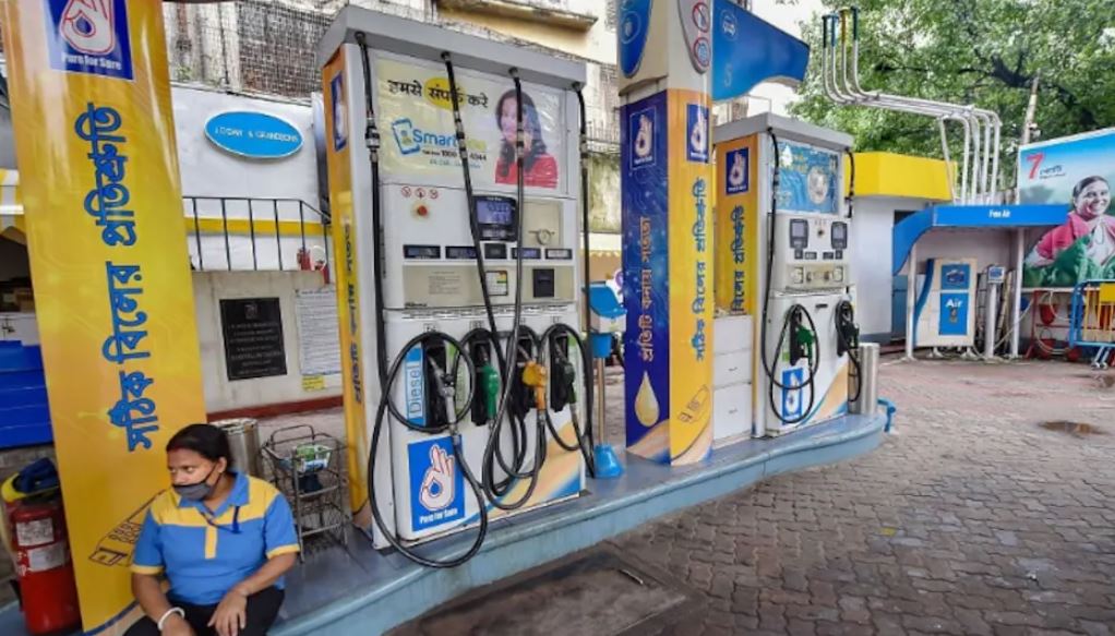 Petrol, Diesel Prices Today: পর পর ৪ দিন বাড়ল পেট্রোল, ডিজেলের দর! রেকর্ড উচ্চতায় জ্বালানির দাম