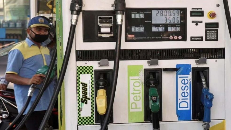 Petrol, Diesel Prices Today: পর পর ৪ দিন বাড়ল পেট্রোল, ডিজেলের দর! রেকর্ড উচ্চতায় জ্বালানির দাম
