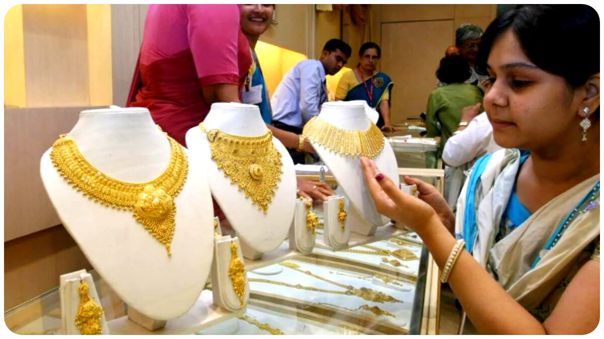 Gold, Silver prices today: রেকর্ড দামের তুলনায় ৯৩০০ টাকা সস্তা সোনা! রুপোর দামে পতন অব্যহত