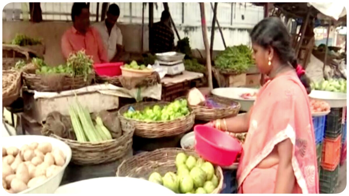 Kolkata Market Rate Today: অগ্নিমূল্য মাছ, ঊর্ধ্বমুখী শাক-সবজির দর!