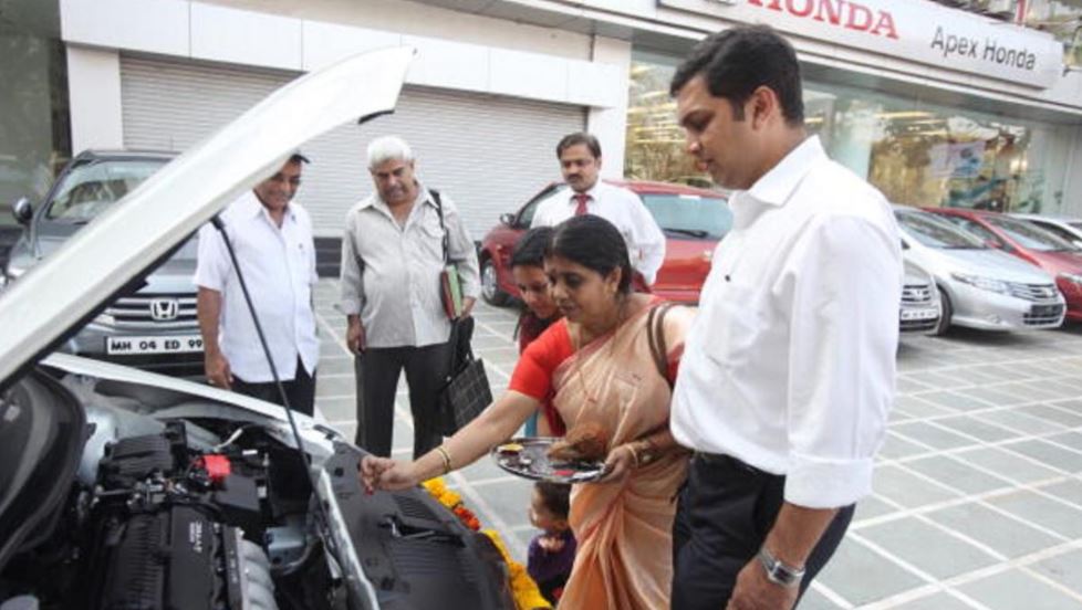 Road Tax Rebate: নতুন গাড়ি কিনলে রোড ট্যাক্সে ২৫% ছাড় দেবে কেন্দ্র! শর্ত একটাই