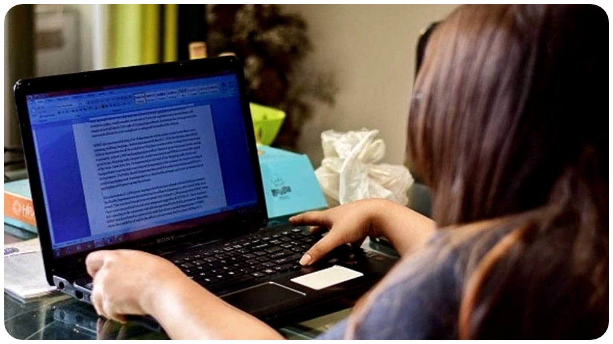 Vastu Tips For Career, Success: পদোন্নতি হবে-মাইনেও বাড়বে, কাজের ডেস্কে এই জিনিসগুলি রেখে দেখুন