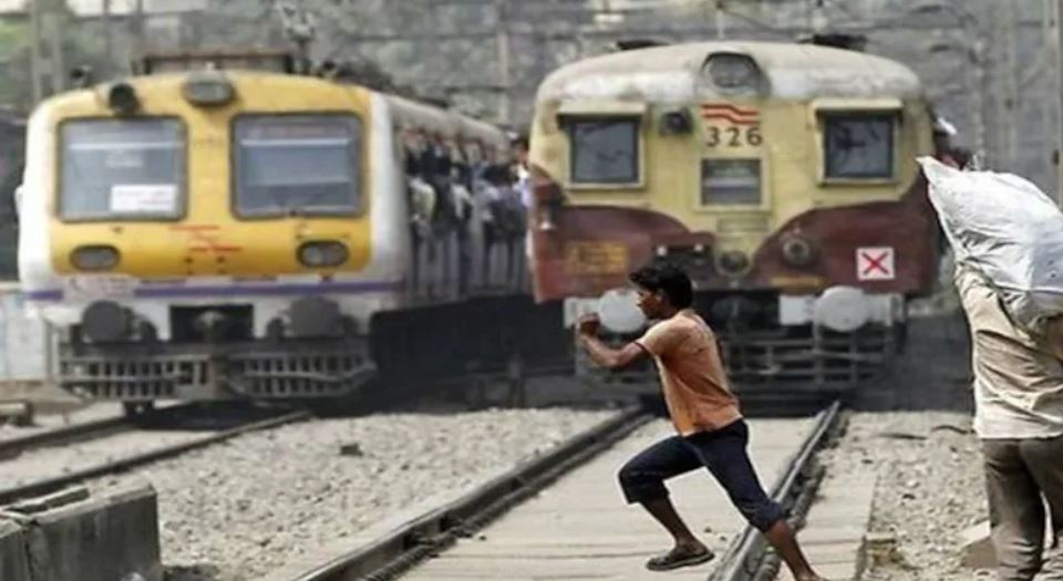 Fine For Crossing Railway Tracks: পায়ে হেঁটে রেল লাইন পারাপারে কত জরিমানা-কী শাস্তি হয়? জানুন