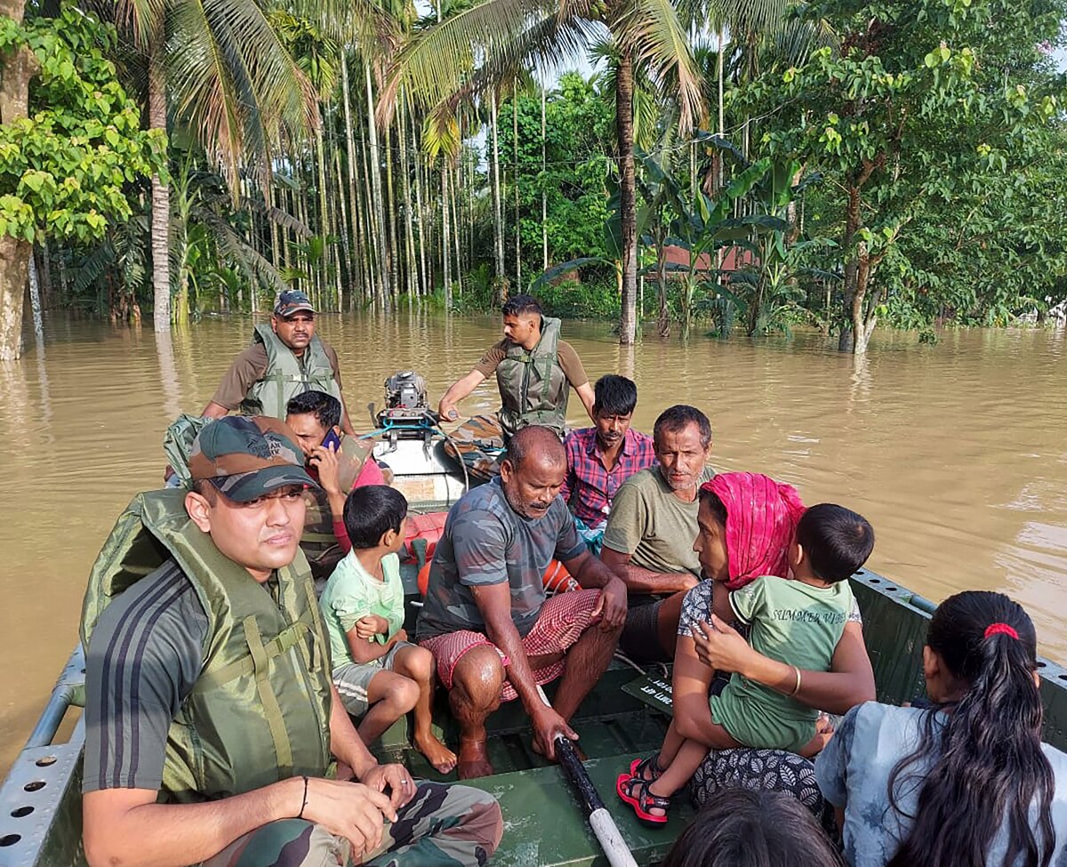 সেনাবাহিনী, আধা-সামরিক বাহিনী, ন্যাশনাল ডিজাস্টার রেসপন্স ফোর্স সেনাবাহিনী, আধা-সামরিক বাহিনী, ন্যাশনাল ডিজাস্টার রেসপন্স ফোর্স