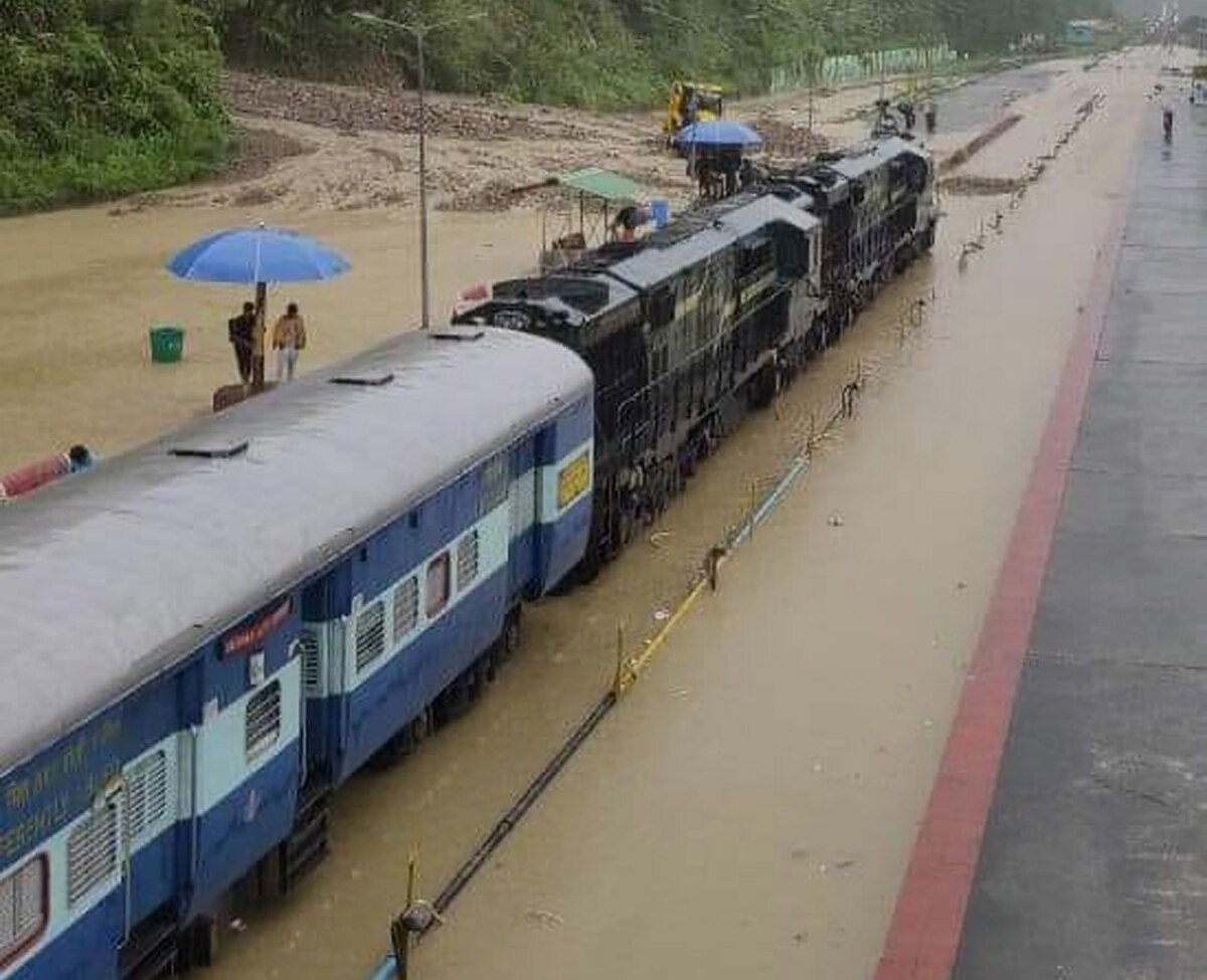 শুক্রবার থেকে এ অঞ্চলের আবহাওয়ার কিছুটা উন্নতি হতে পারে শুক্রবার থেকে এ অঞ্চলের আবহাওয়ার কিছুটা উন্নতি হতে পারে