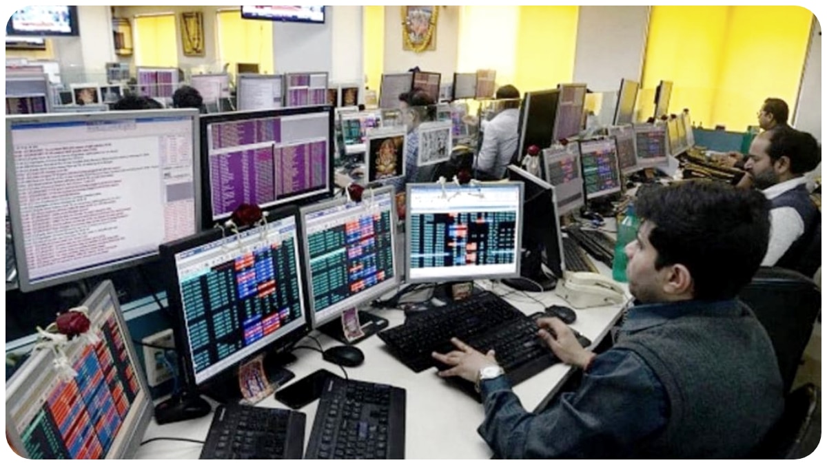 Stock Market Updates: প্রাথমিক লেনদেনেই ধস শেয়ারবাজারে, ১,৩০০ পয়েন্ট পড়ল সেনসেক্স!