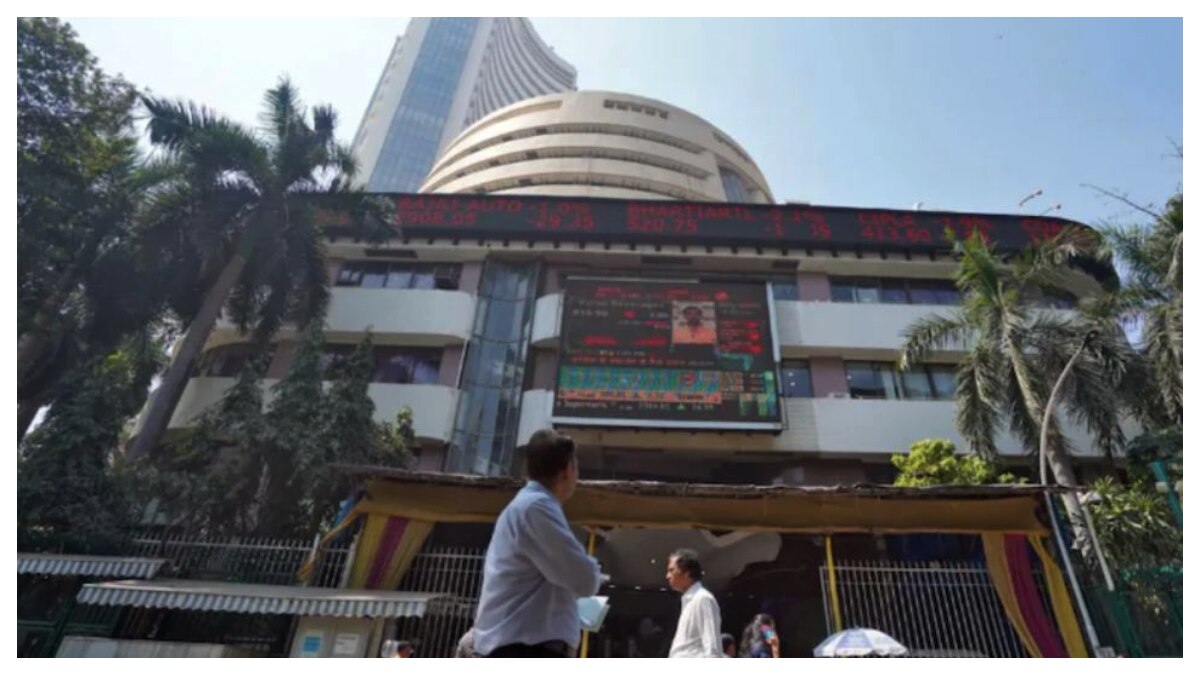 Stock Market Updates: প্রাথমিক লেনদেনেই ধস শেয়ারবাজারে, ১,৩০০ পয়েন্ট পড়ল সেনসেক্স!