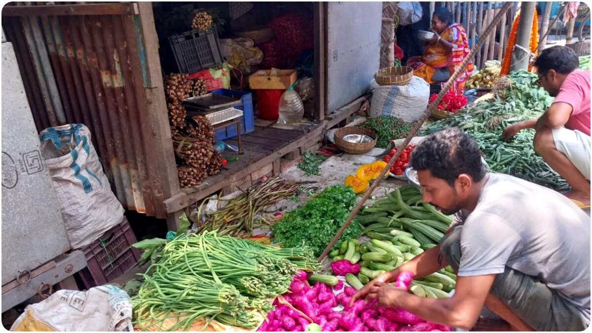 Aajker Bazar Dar: বাজারদর আগুন! জেনে নিন লক্ষ্মীপুজোর আগে সবজি-মাছ-মাংসের দাম
