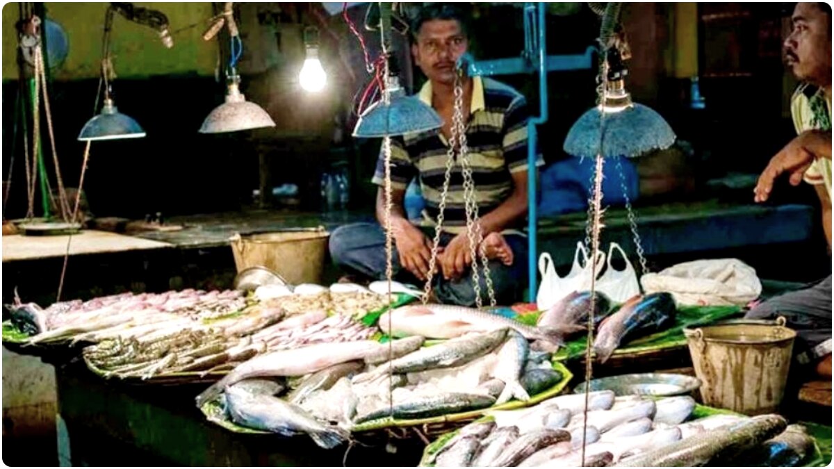 Aajker Bazar Dar: লক্ষ্মীপুজোর আগে ফের ঊর্ধ্বমুখী বাজারদর! দেখে নিন সবজি-মাছ-মাংসের দর