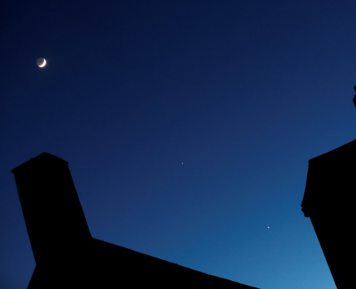 বৃহস্পতি এবং শুক্র ১ মার্চ সারা বিশ্বের আকাশে একটি বিরল সংমিশ্রণ  বৃহস্পতি এবং শুক্র ১ মার্চ সারা বিশ্বের আকাশে একটি বিরল সংমিশ্রণ