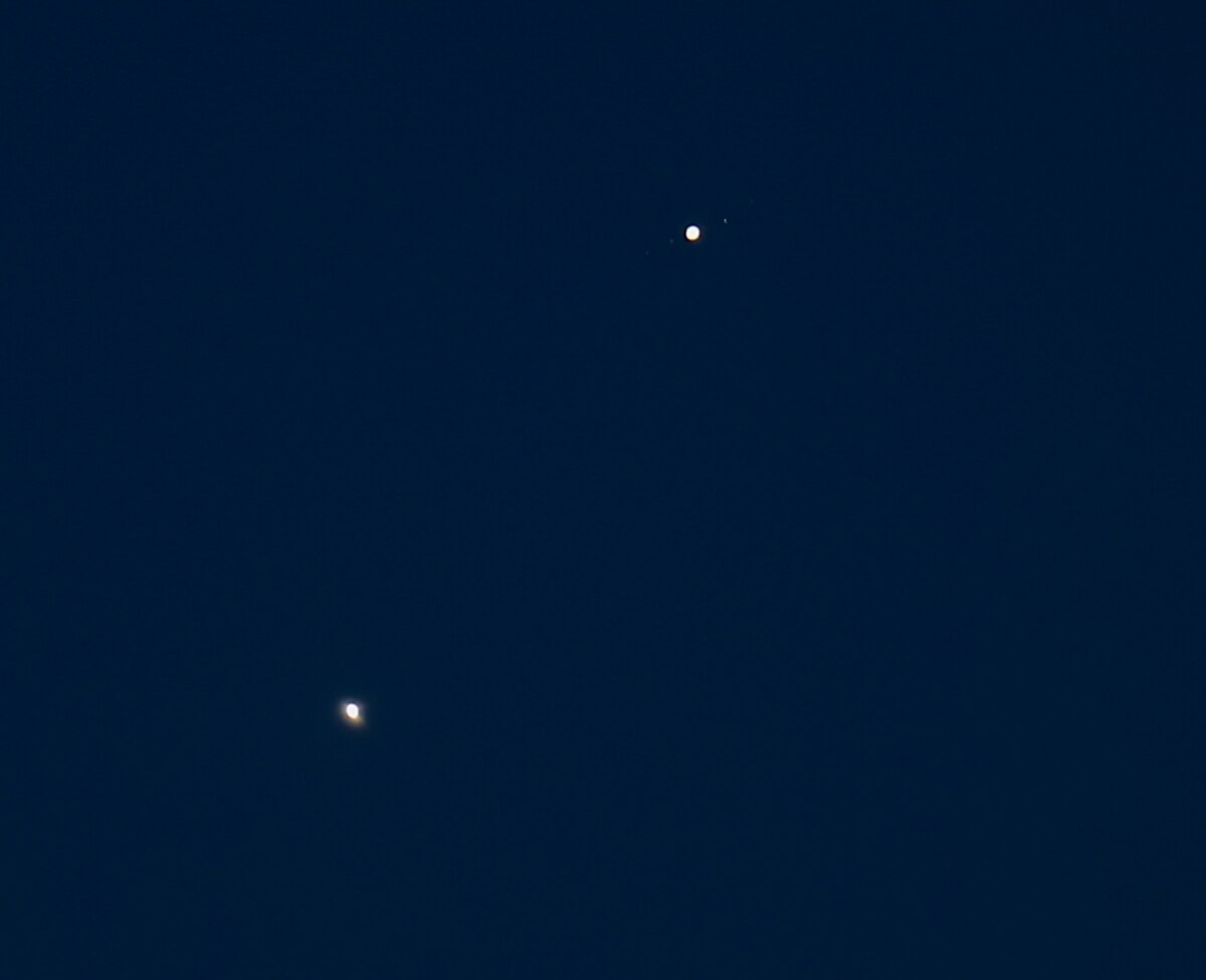 দুটি গ্রহ আকাশে মাত্র ০.৫ ডিগ্রি দূরে থাকবে দুটি গ্রহ আকাশে মাত্র ০.৫ ডিগ্রি দূরে থাকবে