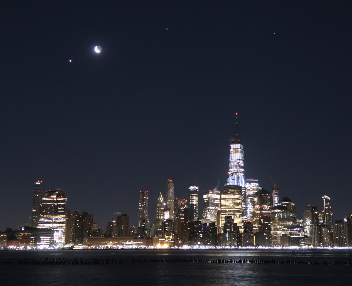 সূর্য ও চাঁদের পরে শুক্রের স্থান তৃতীয়-উজ্জ্বল গ্রহ সূর্য ও চাঁদের পরে শুক্রের স্থান তৃতীয়-উজ্জ্বল গ্রহ