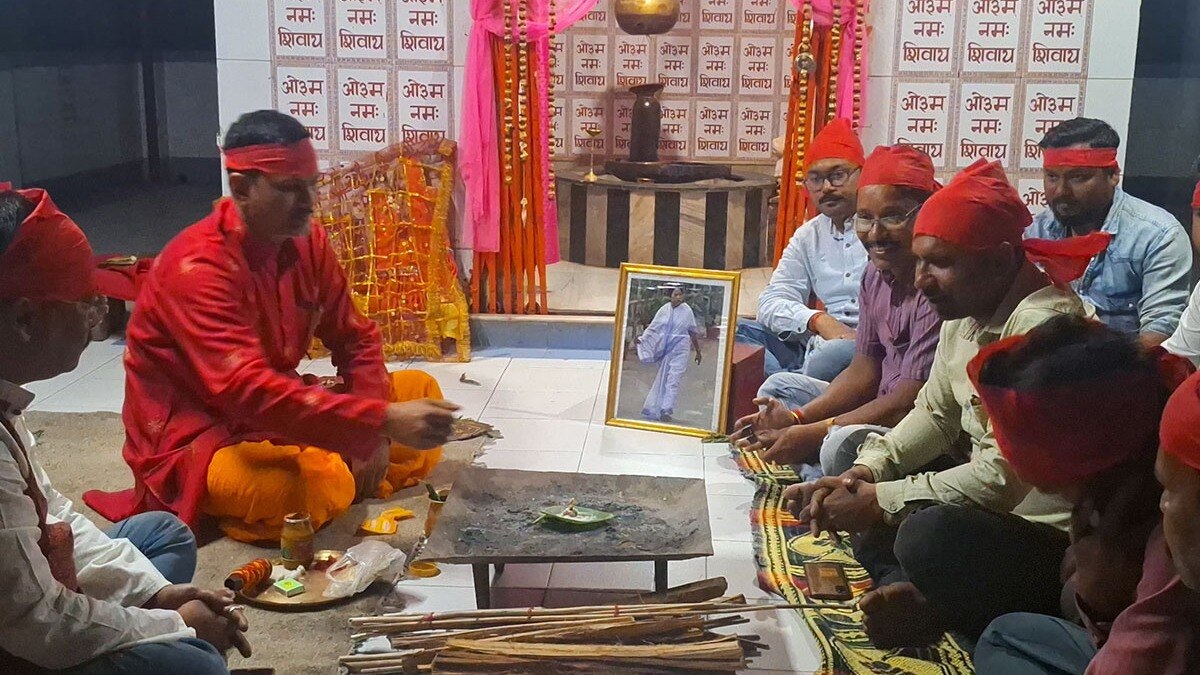 মুখ্যমন্ত্রীর আরোগ্য কামনায় রাতভর যজ্ঞ শিলিগুড়িতে