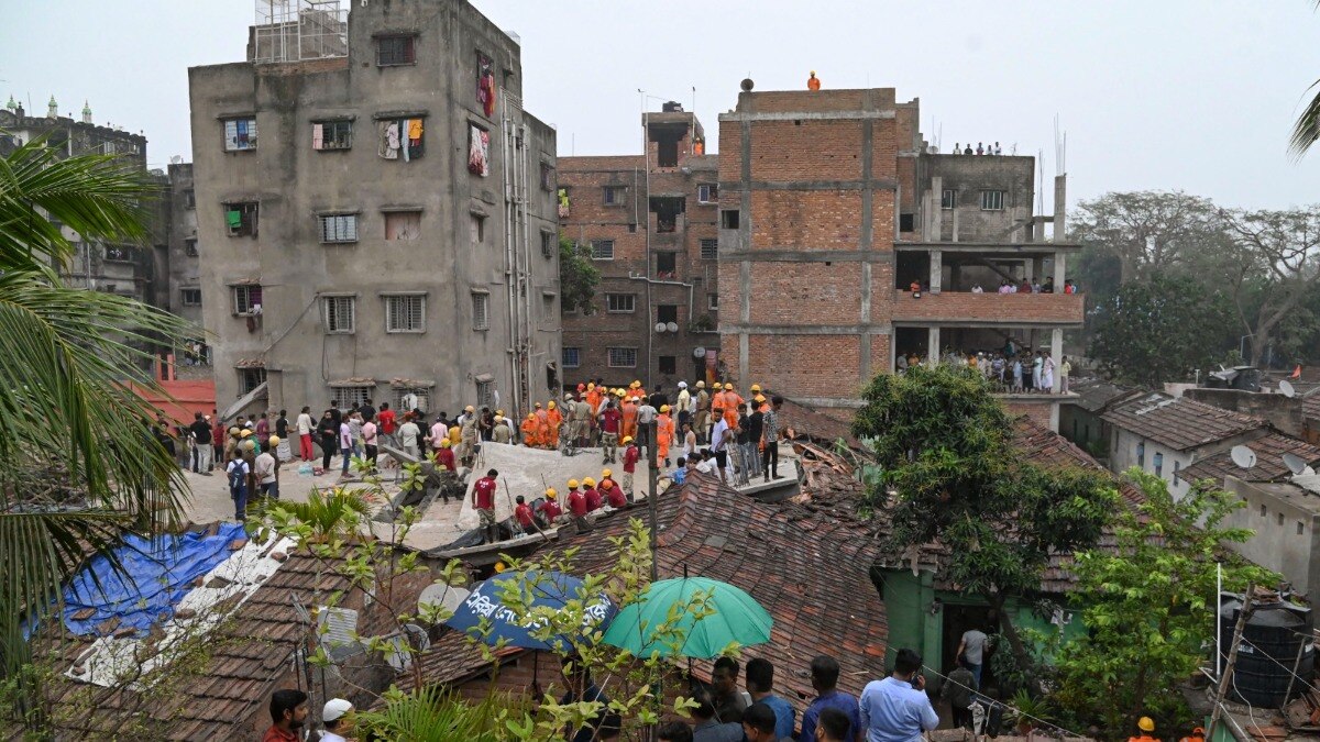 গার্ডেনরিচে বহুতল ভেঙে বিপর্যয়।