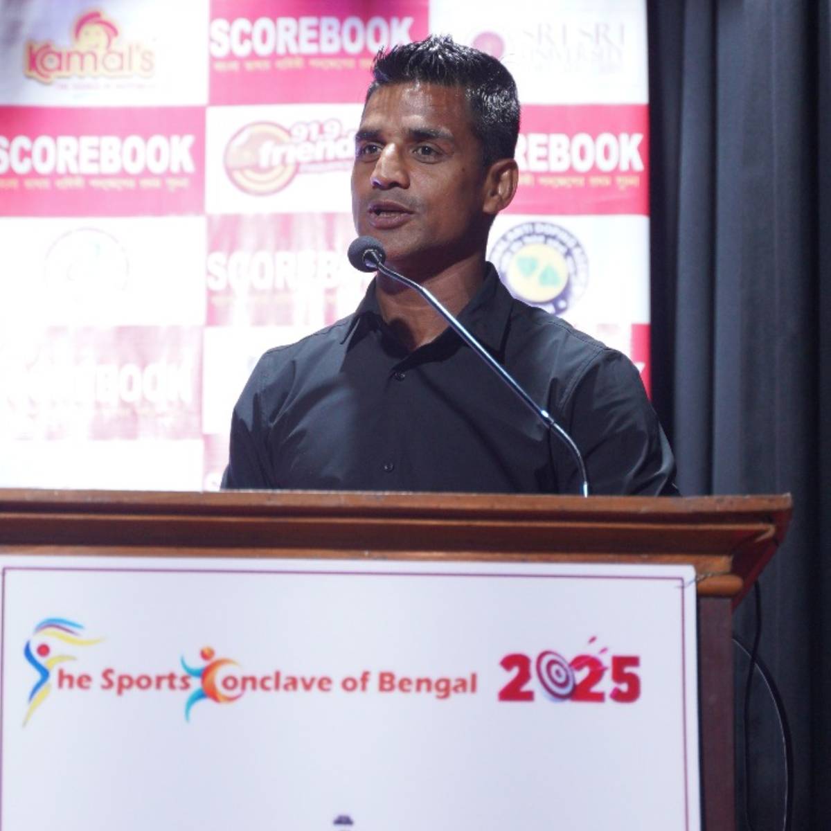 রোটারি সদনে অনুষ্ঠিত হল, প্রথম স্পোর্টস কনক্লেভ। রাজ্যের সমৃদ্ধ ঐতিহ্যকে তুলে ধরার পাশাপাশি আলোচনা, সহযোগিতা এবং বাস্তবসম্মত ধারণার মাধ্যমে ক্রীড়ার উন্নয়নের জন্য একটি দূরদর্শী রূপরেখা তৈরি করেছে।