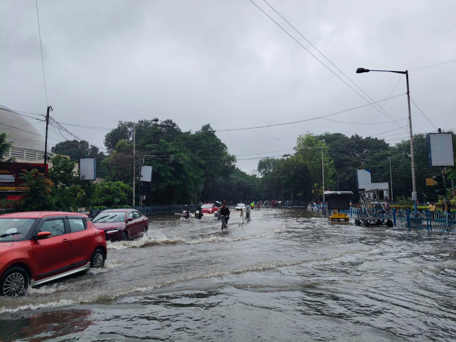  ভোর থেকেই পরিষেবা স্তব্ধ