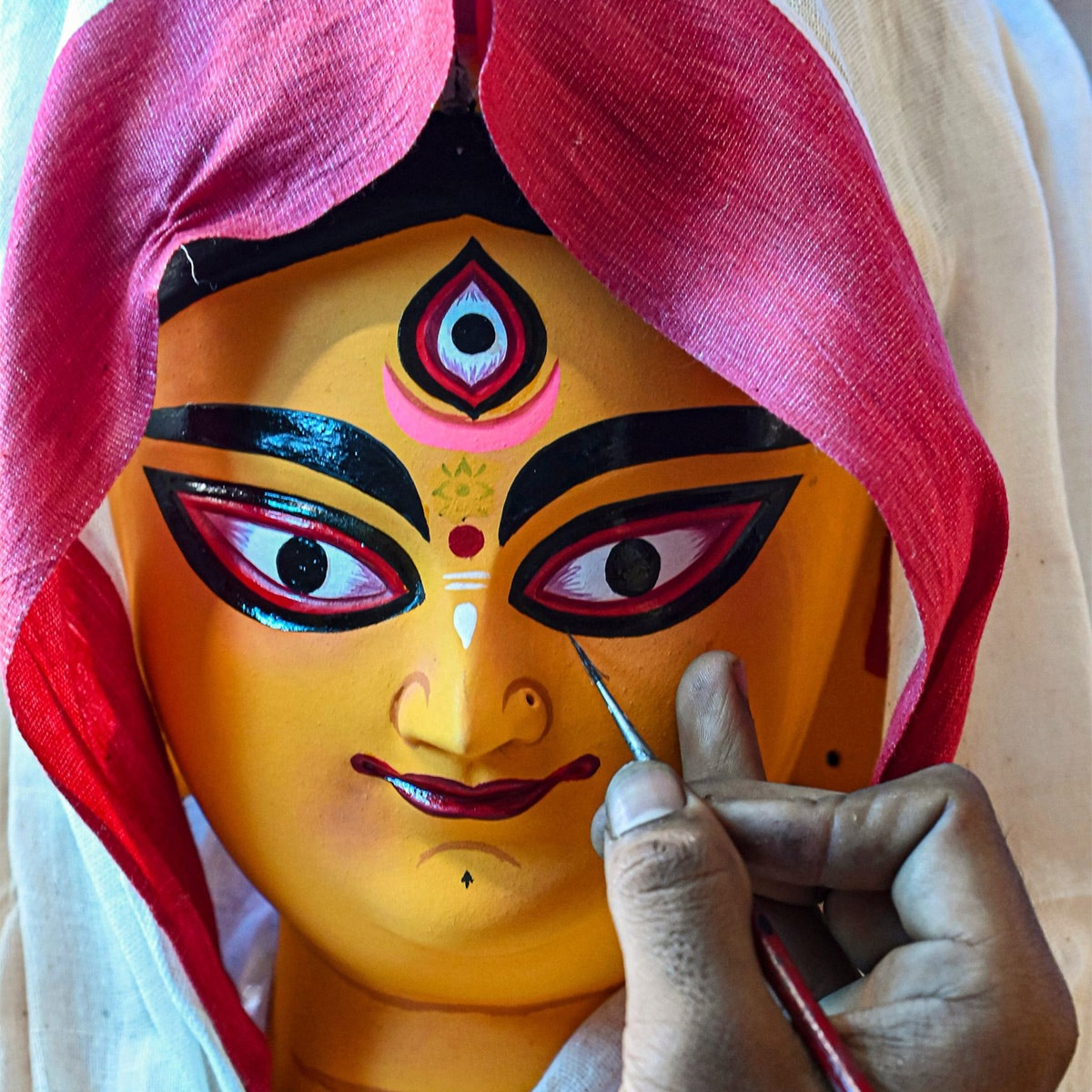 durga eyes painting ritual