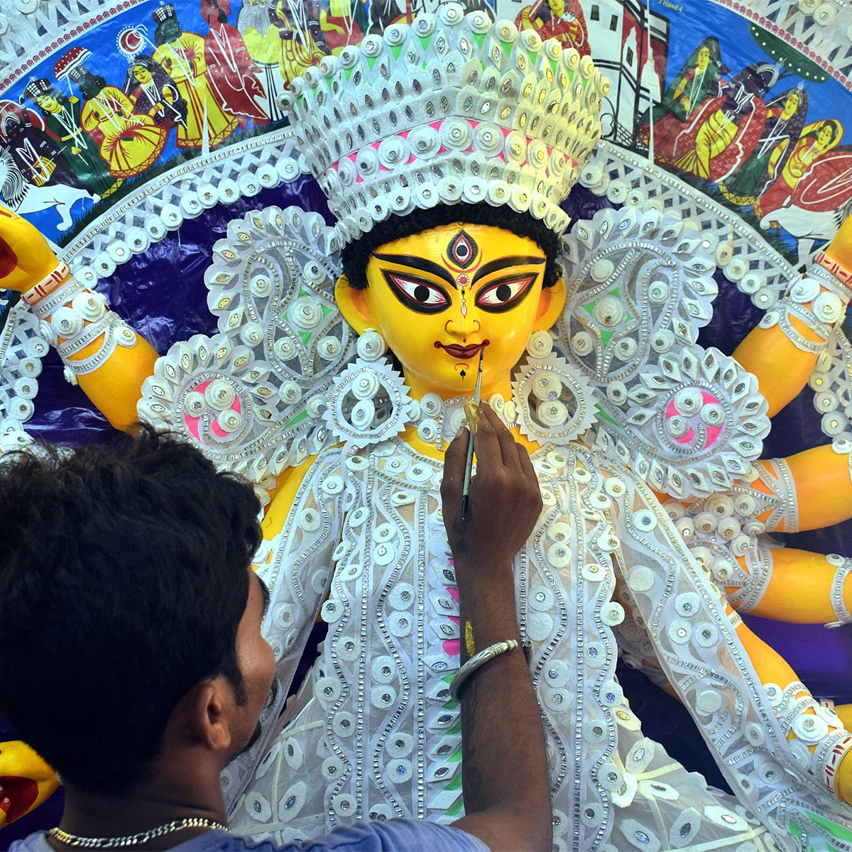 durga eyes painting ritual