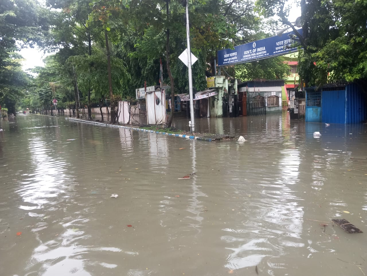 একই চিত্র বর্ধমান মেন লাইনে