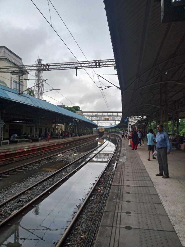 ডাউন লাইন সম্পূর্ণ বন্ধ