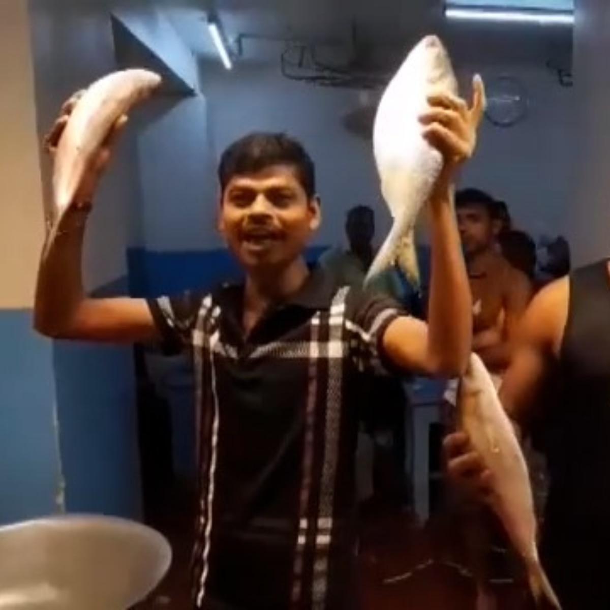 তবে বাজারে গিয়ে খাঁটি পদ্মার ইলিশ চিনবেন কীকরে?