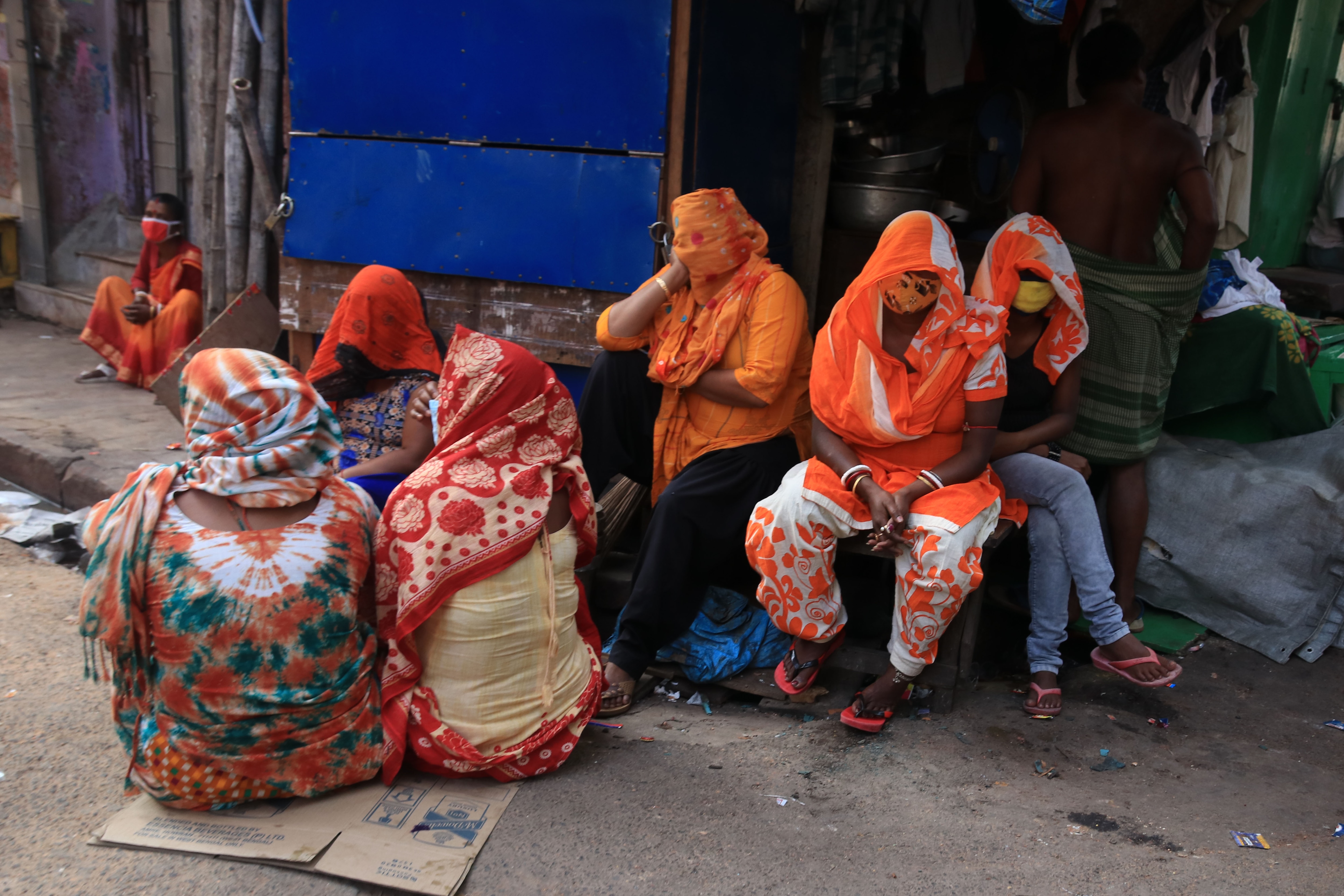  থাকছে না কোনও মাটির প্রতিমা