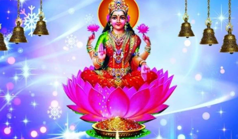 পুজা ঘরে দেব-দেবীর অনেক ছবি রাখা