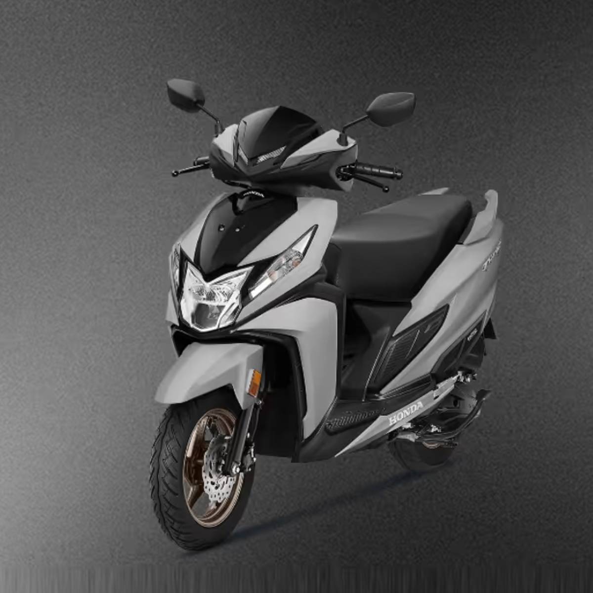 Honda Dio ২৭,৯৫১ ইউনিট বিক্রি করে চতুর্থ স্থানে রয়েছে। এই স্কুটারটির প্রারম্ভিক মূল্য এখন ₹৬৮,৮৪৬ থেকে, যা আগের ₹৭৫,০২৬ থেকে কম।