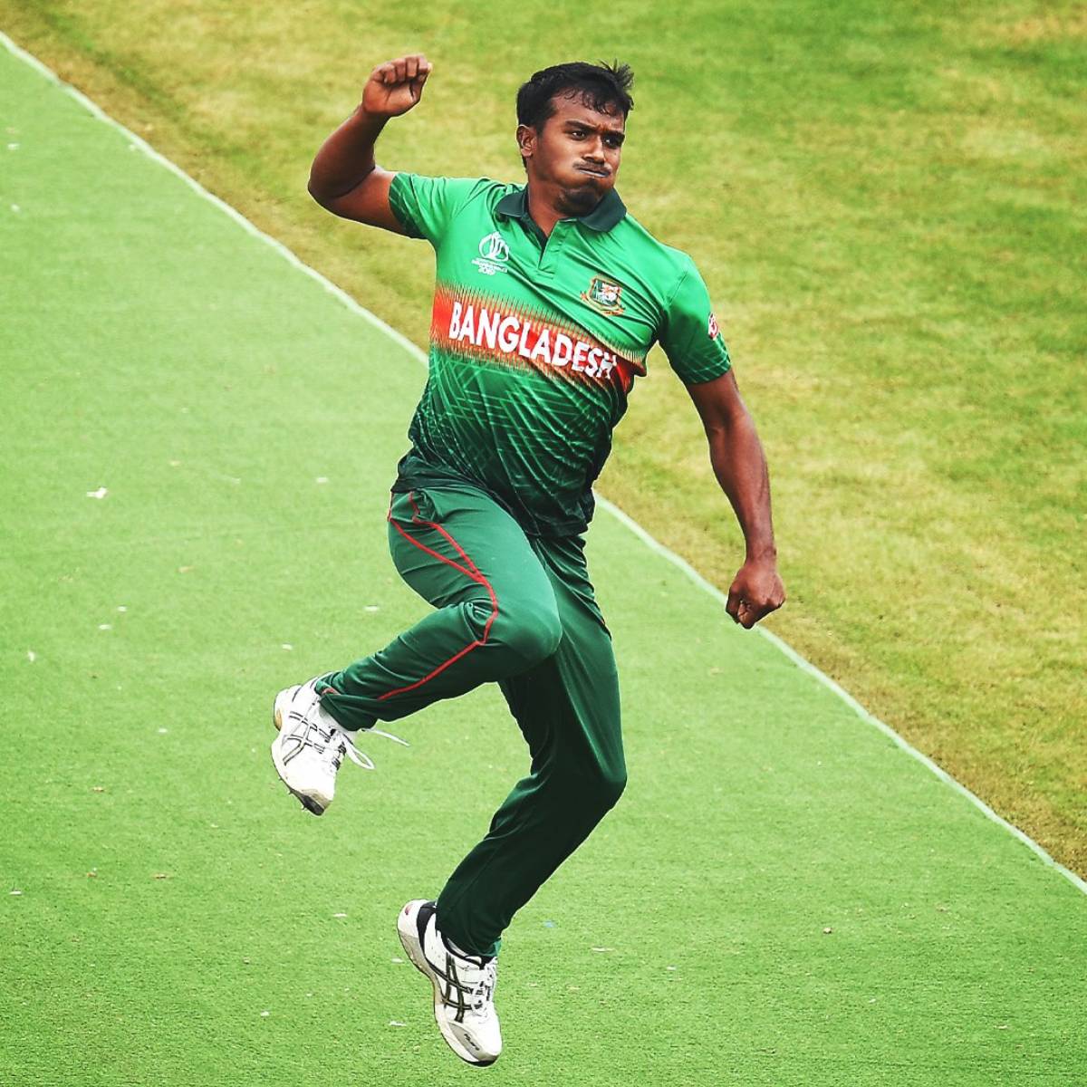 ২০১১ সালে কোহলির সঙ্গে তার ইতিমধ্যেই ঝগড়া হলেও, ২০১৫ বিশ্বকাপের কোয়ার্টার ফাইনালে আইকনিক মেলবোর্ন ক্রিকেট গ্রাউন্ডে রুবেলের বলে মুশফিকুর রহিমের হাতে ক্যাচ দেন বিরাট। কোহলি যখন তার পাস দিয়ে যাচ্ছিলেন, তখন রুবেল আক্রমণাত্মকভাবে সেলিব্রেট করতে থাকেন। 