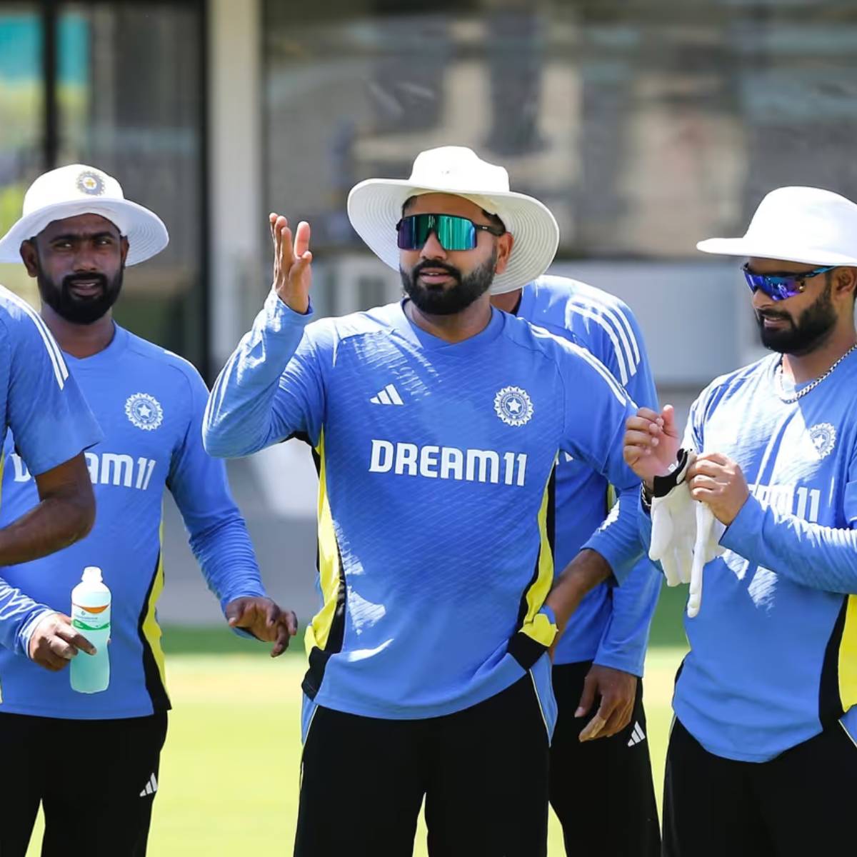 ভারতীয় দলে সুযোগ পেতে হলে এই টেস্ট পাশ করতে হবে ক্রিকেটারদের। আপাতত রোহিত সেই টেস্ট পাশ করেছেন। ফলে অস্ট্রেলিয়ার এক দিনের দলে জায়গা পেতে সমস্যা নেই তাঁর।