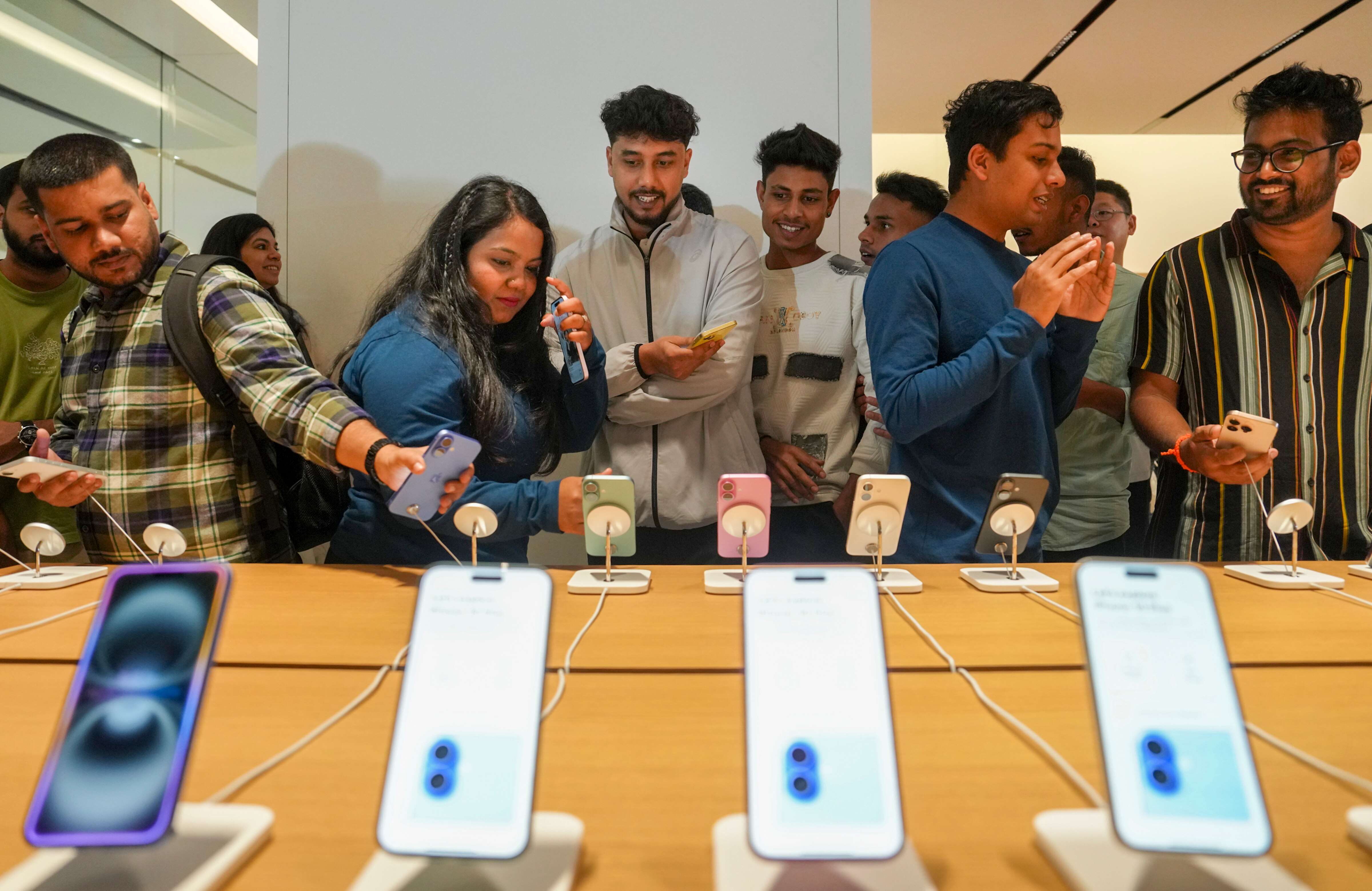 Apple লঞ্চ করল iPhone এর নয়া সিরিজ