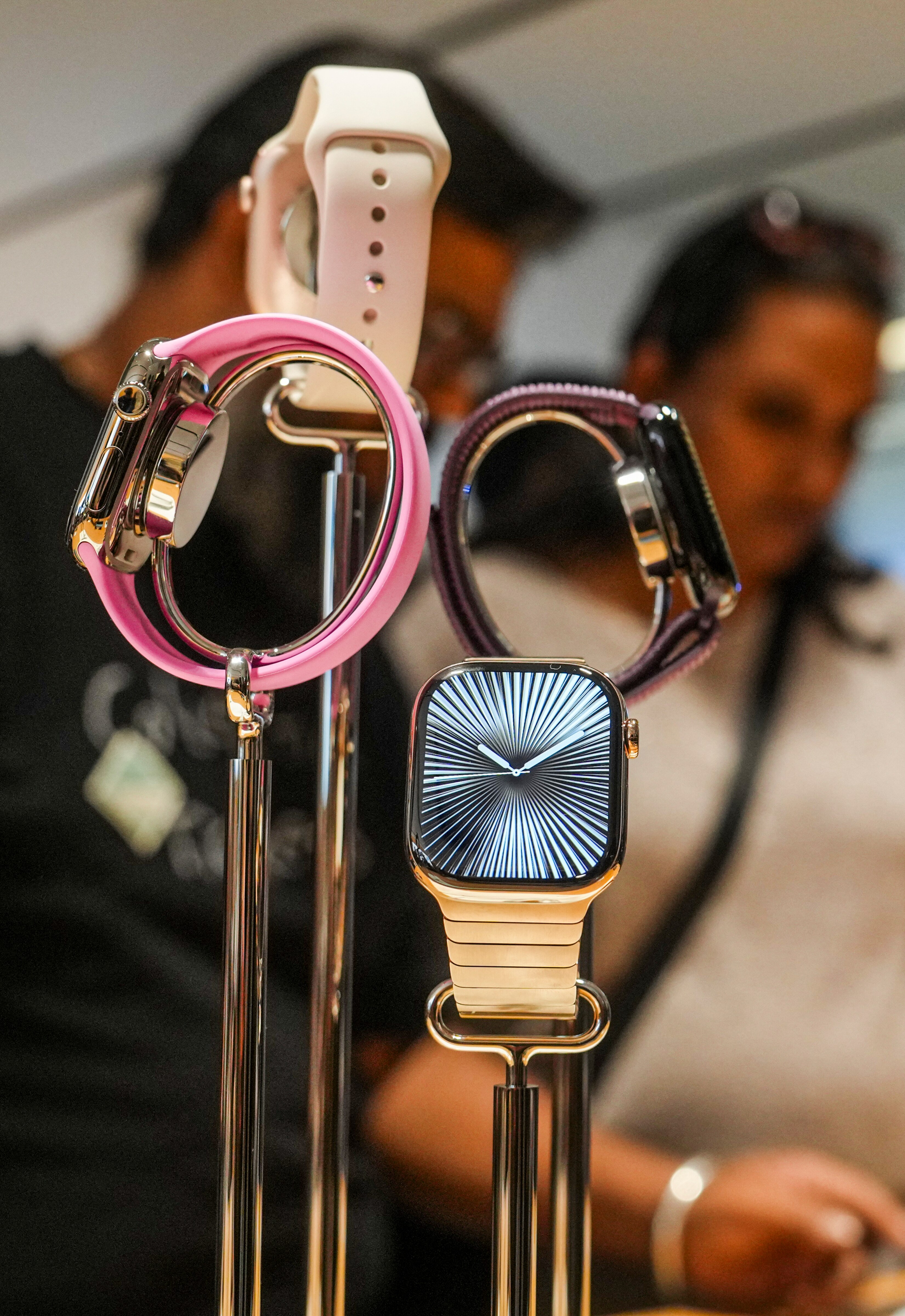 Apple Watch Ultra 3 এবং AirPods Pro 3-এর দাম