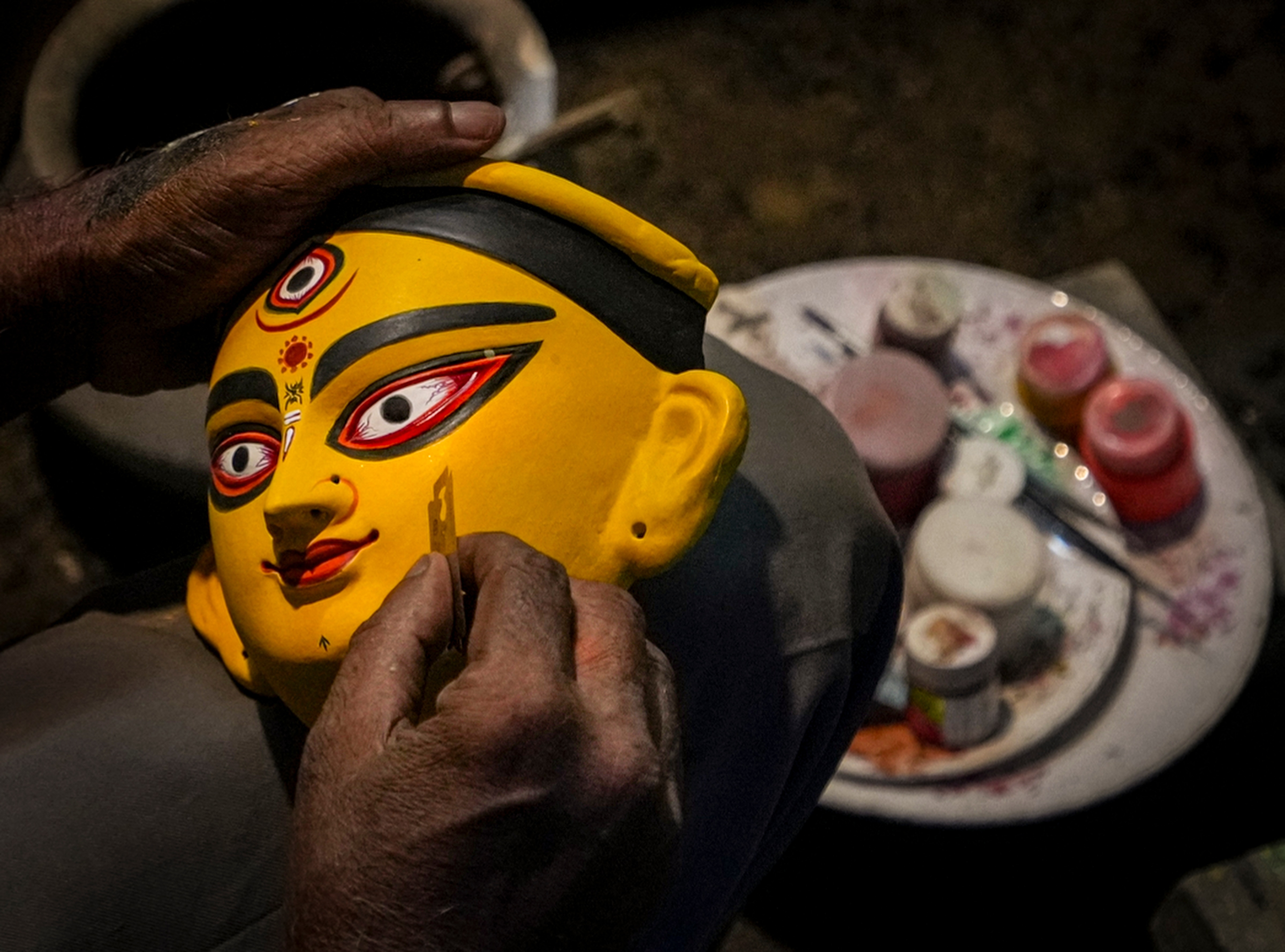 কুমোরটুলিতে ঠাকুর গড়ার ছবি