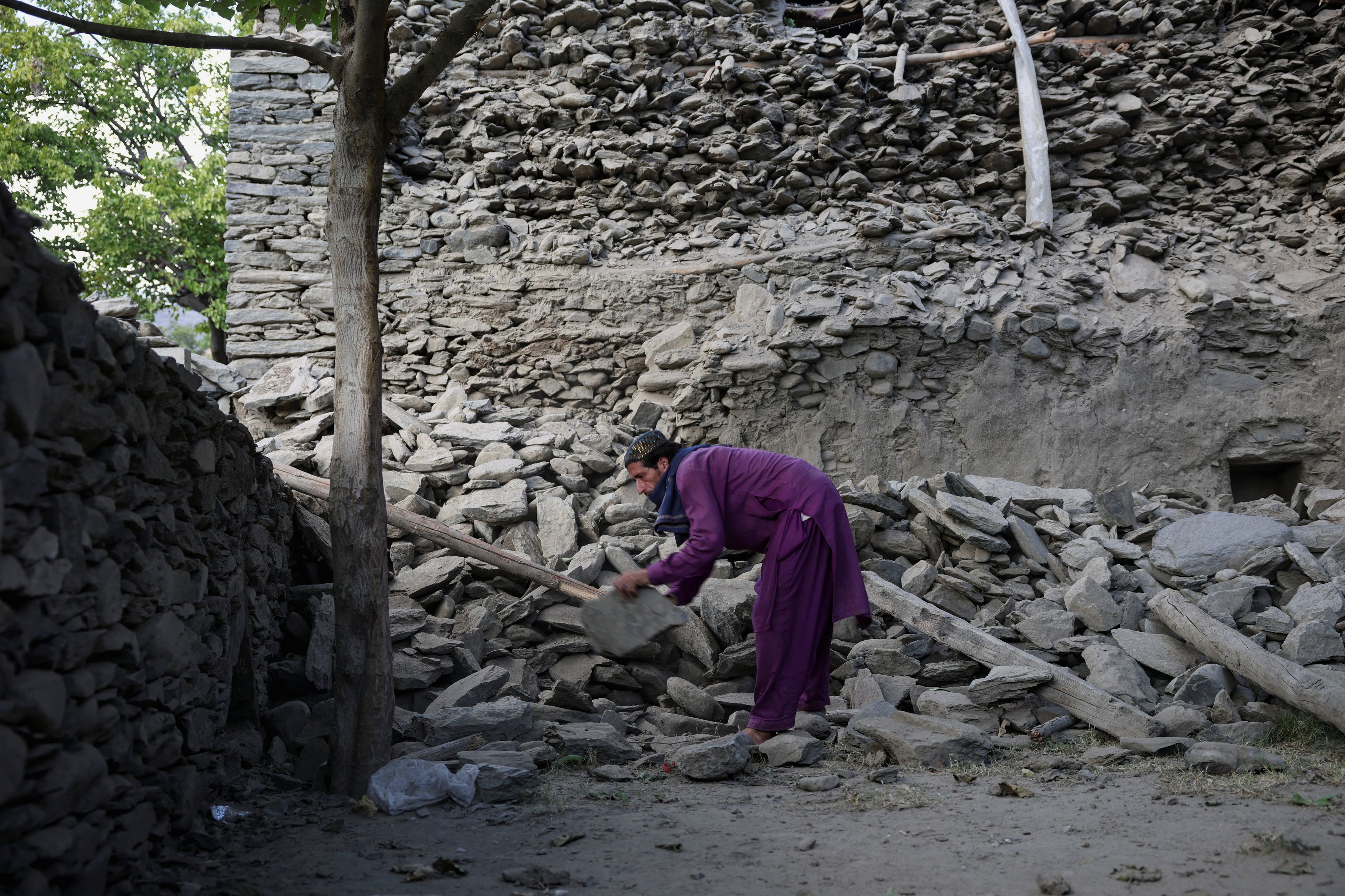 মহিলারা রক্তাক্ত অবস্থায়,কোনও সাহায্য পাননি মহিলারা রক্তাক্ত অবস্থায়,কোনও সাহায্য পাননি