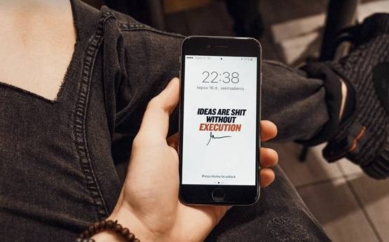 টয়লেটে মোবাইল ফোন ব্যবহার করলে হতে পারে মারাত্মক ক্ষতি  টয়লেটে মোবাইল ফোন ব্যবহার করলে হতে পারে মারাত্মক ক্ষতি