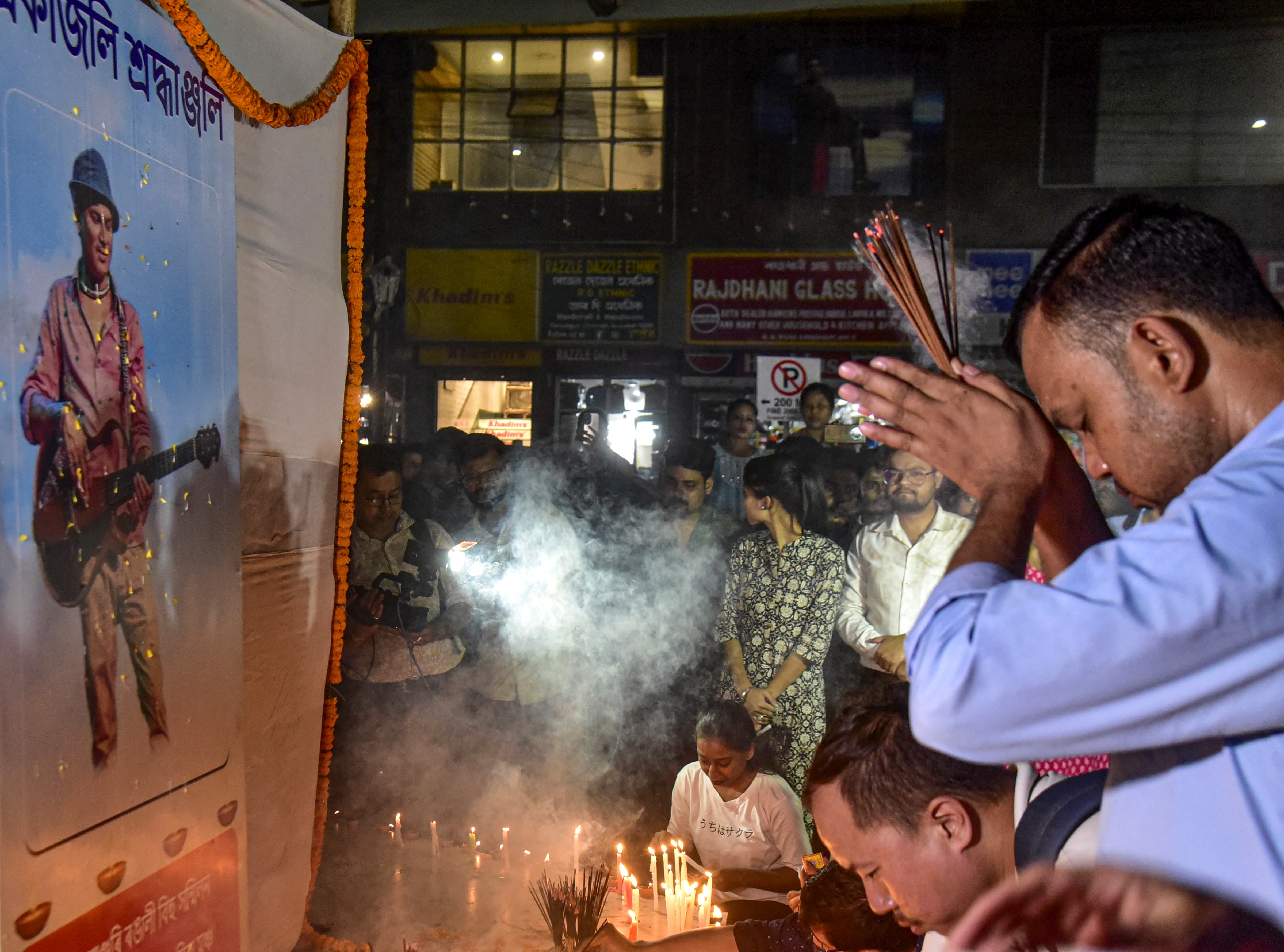 জুবিনকে শেষবার দেখতে পথে লক্ষ লক্ষ মানুষ 