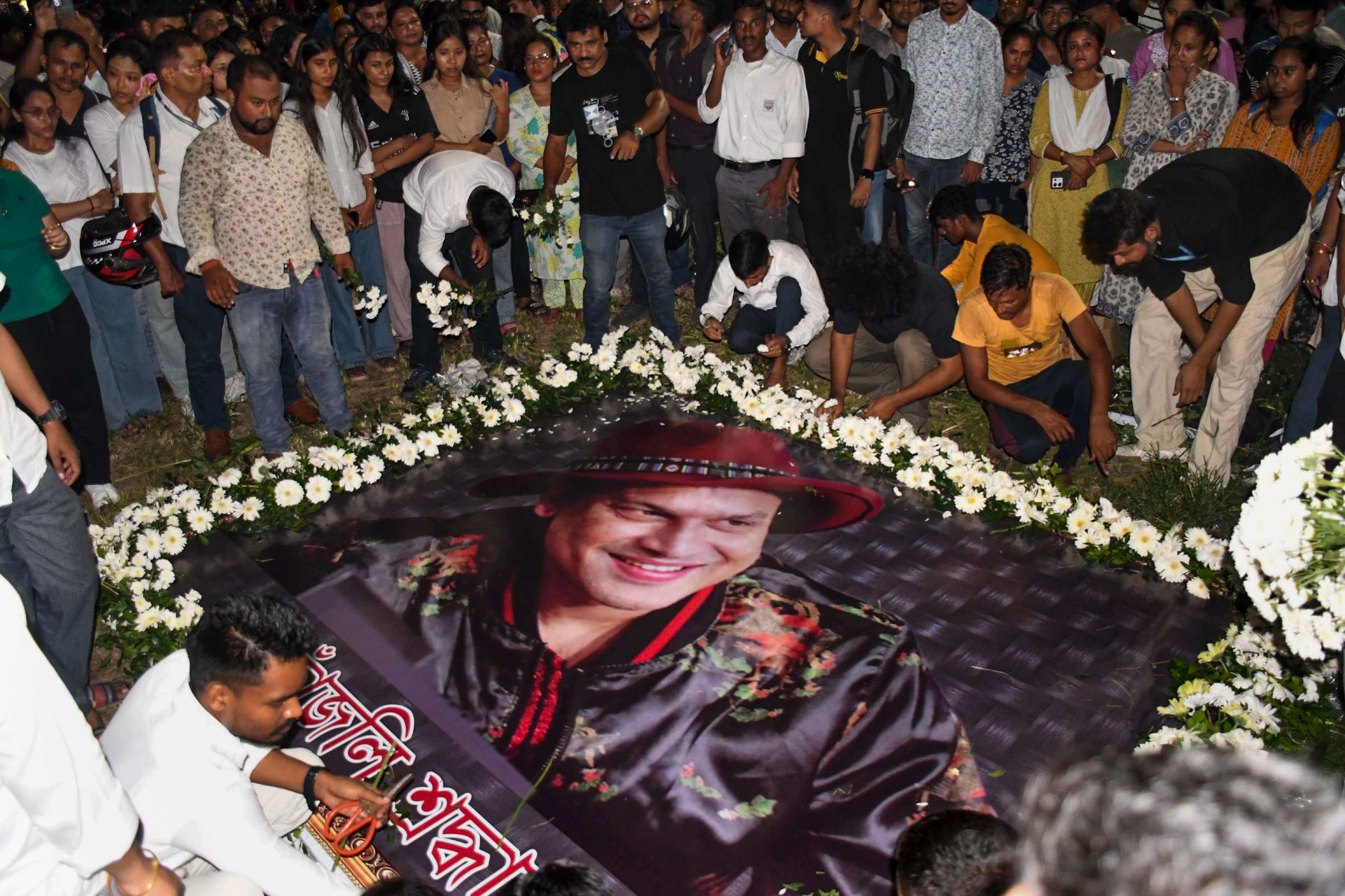 জুবিনকে শেষবার দেখতে পথে লক্ষ লক্ষ মানুষ 