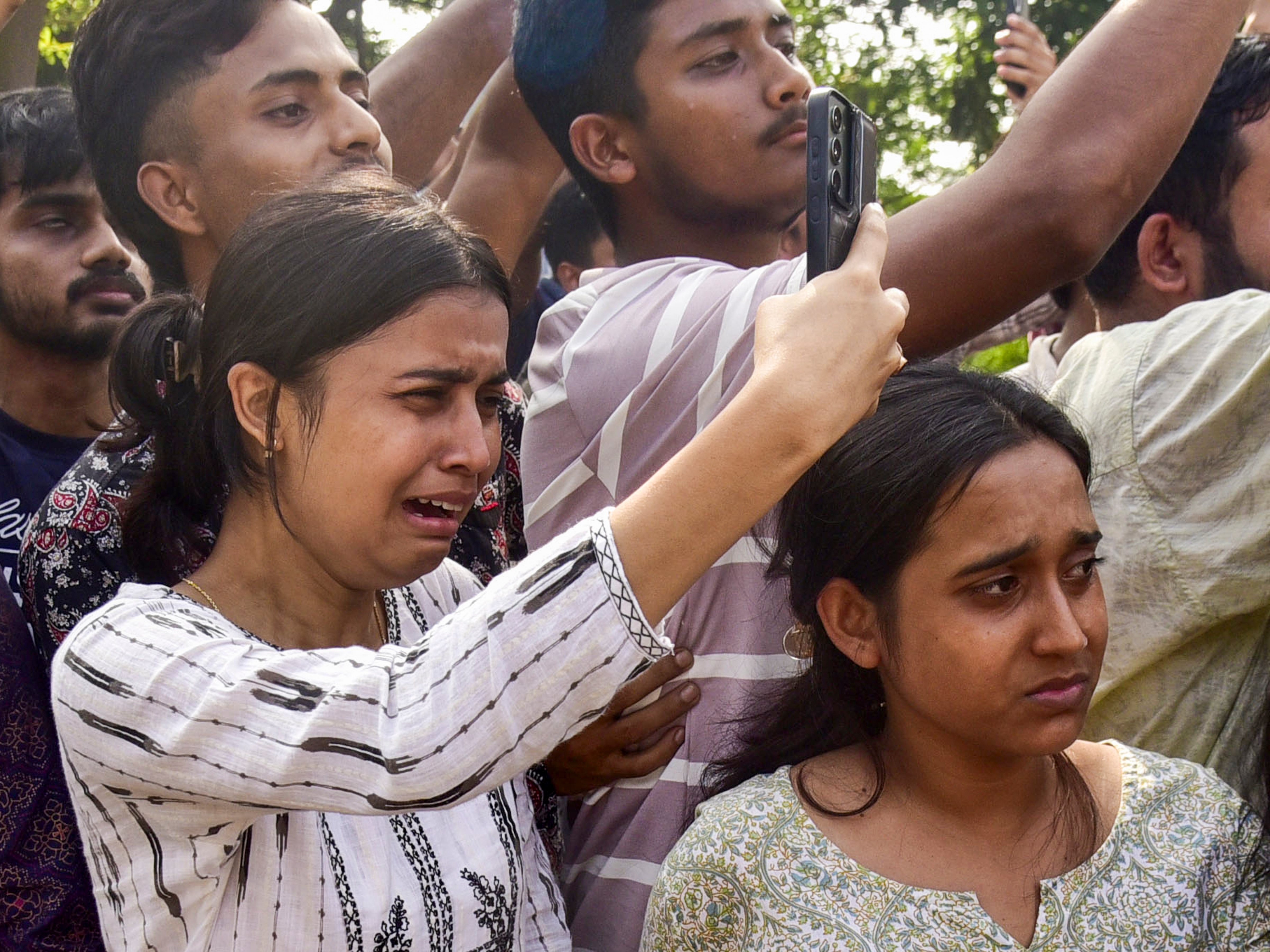 জুবিনকে শেষবার দেখতে পথে লক্ষ লক্ষ মানুষ 