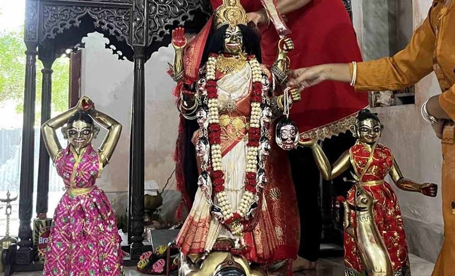 চণ্ড ও মুণ্ড নামের দুই অসুরকে বধ করেছিলেন