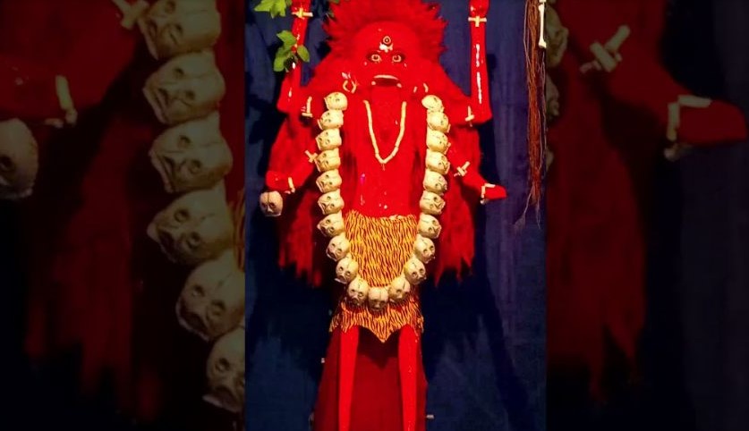  এই কালীরও পায়ের তলায় শিবের অধিষ্ঠান