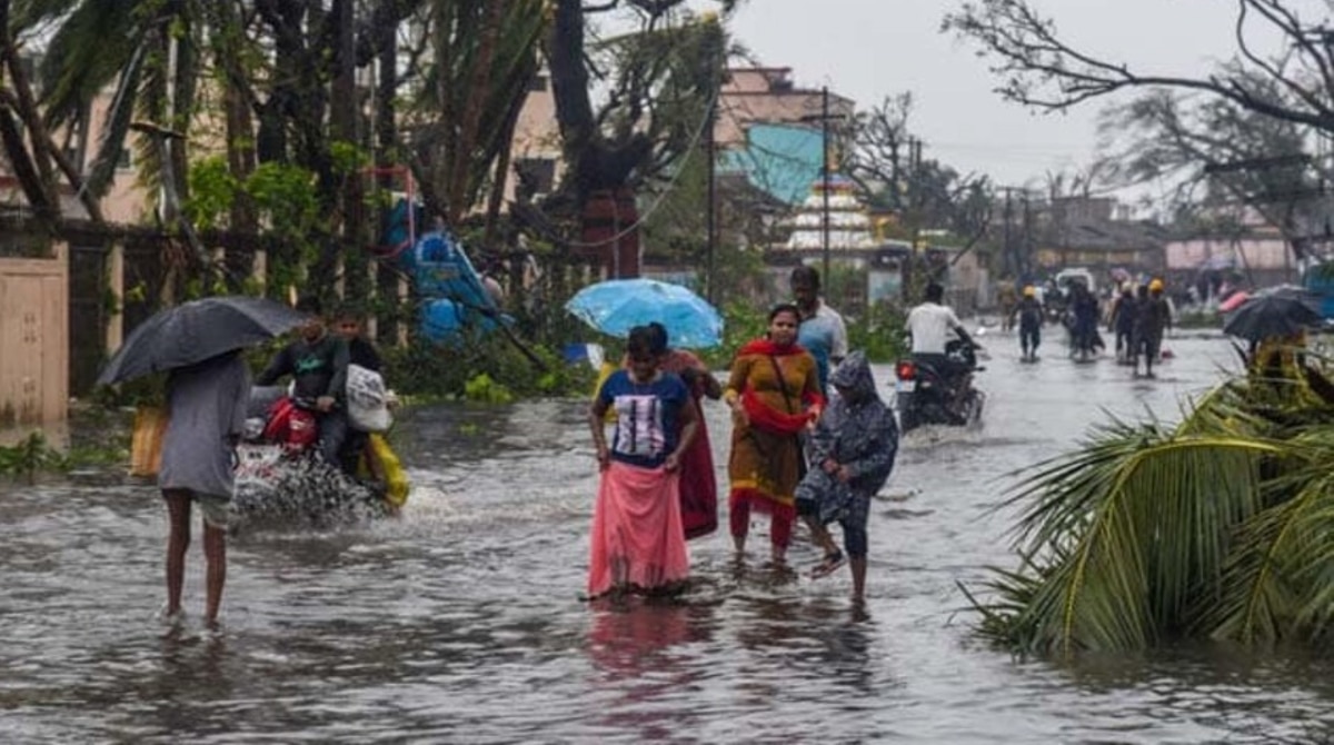 ঘূর্ণিঝড় মন্থার লেটেস্ট আপডেট ঘূর্ণিঝড় মন্থার লেটেস্ট আপডেট