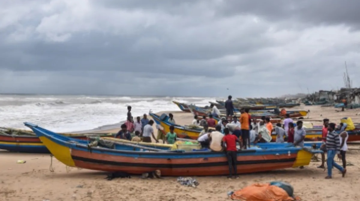 ঘূর্ণিঝড় মন্থার লেটেস্ট আপডেট ঘূর্ণিঝড় মন্থার লেটেস্ট আপডেট