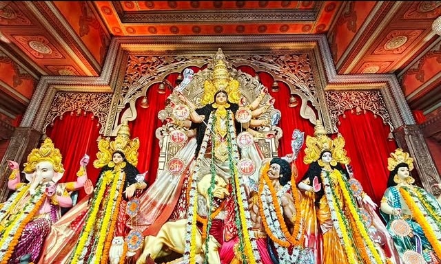 কাজল ও রানি মুখার্জিদের পুজো