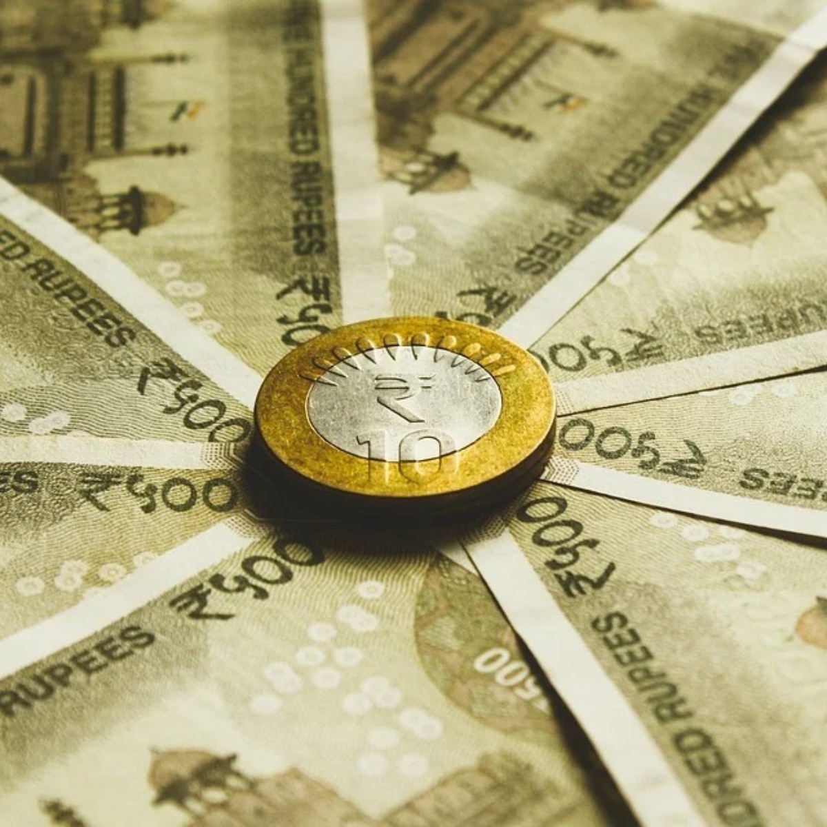 কমিশনকে ১৮ মাসের মধ্যে তাদের সুপারিশ জমা দেওয়ার নির্দেশ দেওয়া হয়েছে কমিশনকে ১৮ মাসের মধ্যে তাদের সুপারিশ জমা দেওয়ার নির্দেশ দেওয়া হয়েছে