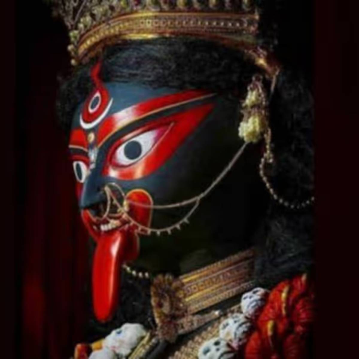 বারাসতের পুজো কমিটিগুলো দারুণভাবে সাজিয়ে তোলে তাদের মন্ডব। আসুন জেনে নেওয়া যাক এবারের কালিপুজোয় বারাসাতের কোন ক্লাবের থিম কী?