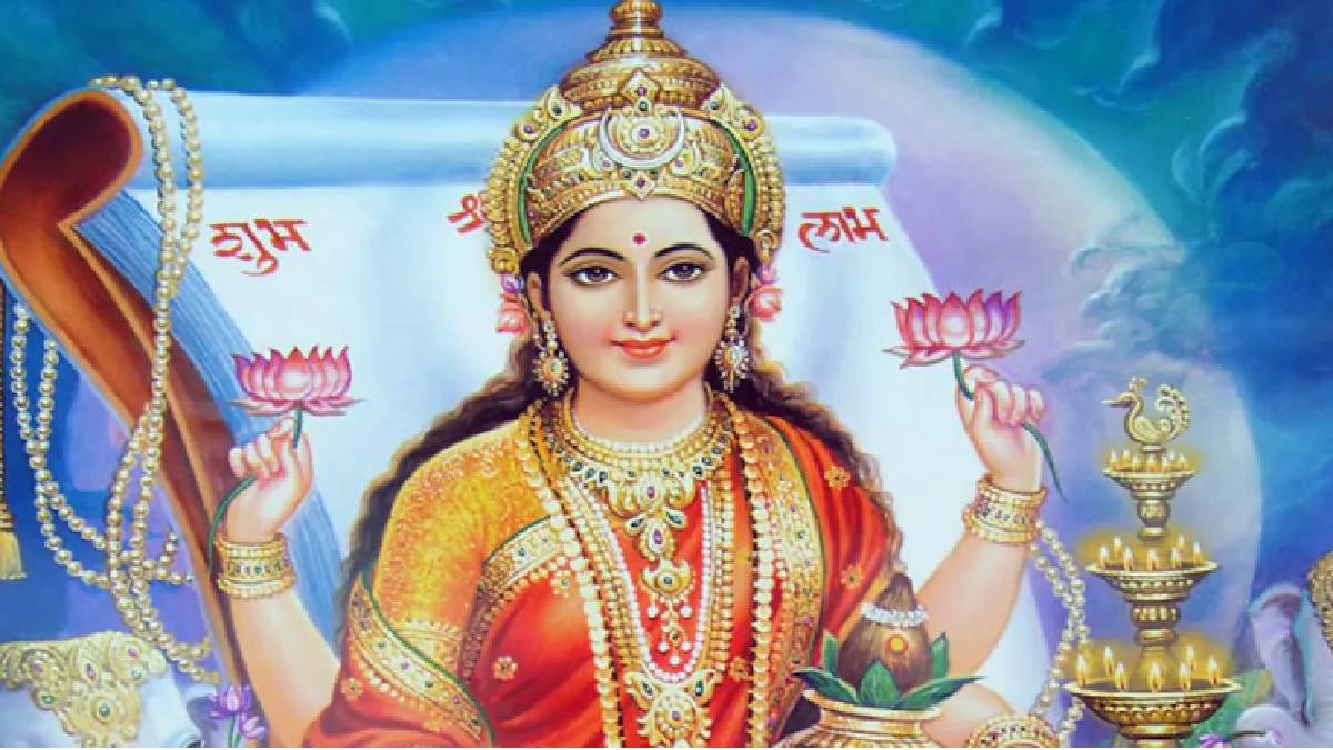 লক্ষ্মীপুজোর আগেই মা আসার কিছু লক্ষণ প্রকাশ পায়