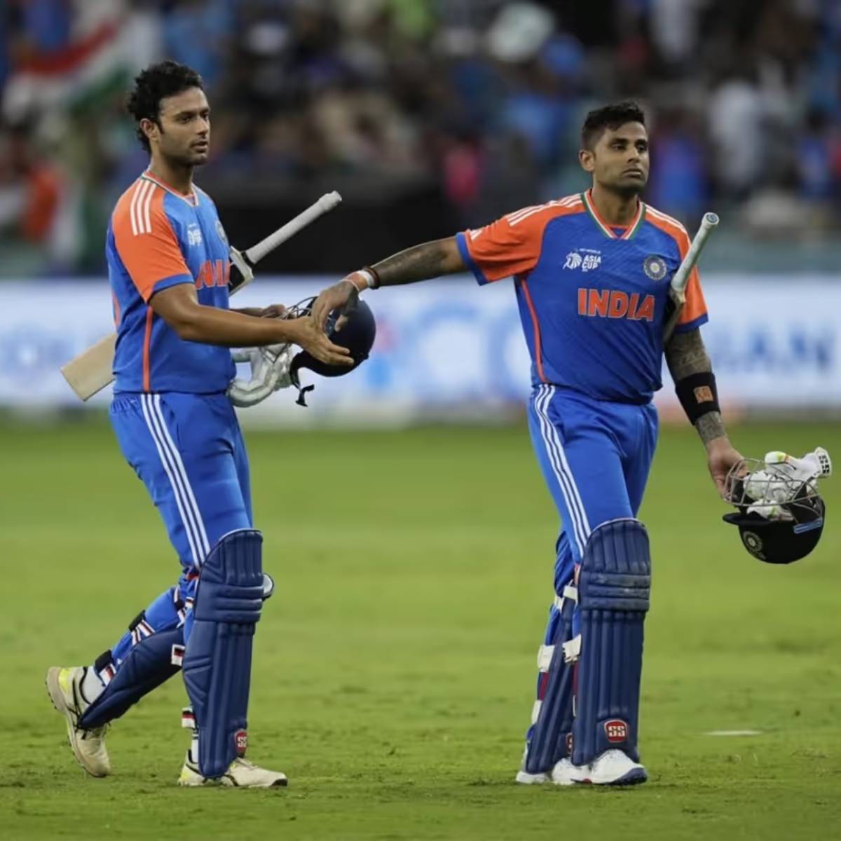 ওয়ানডে ম্যাচগুলি শুরু হবে সকাল ৯:০০ টায়, আর টি-টোয়েন্টি ম্যাচগুলি শুরু হবে দুপুর ১:৪৫ টায়।